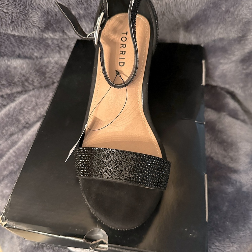 Heels - Picture 2 of 4